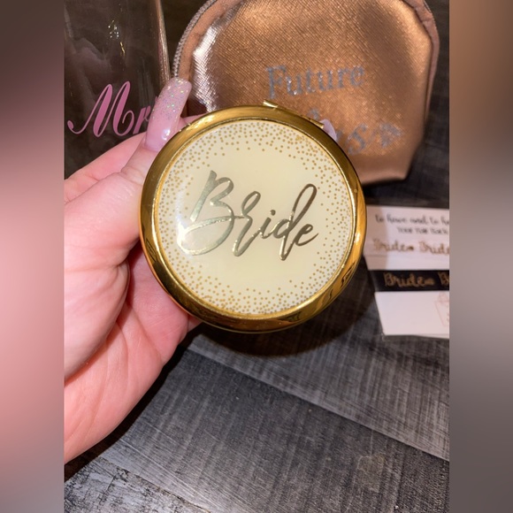 Bride Gift Set - Picture 4 of 12